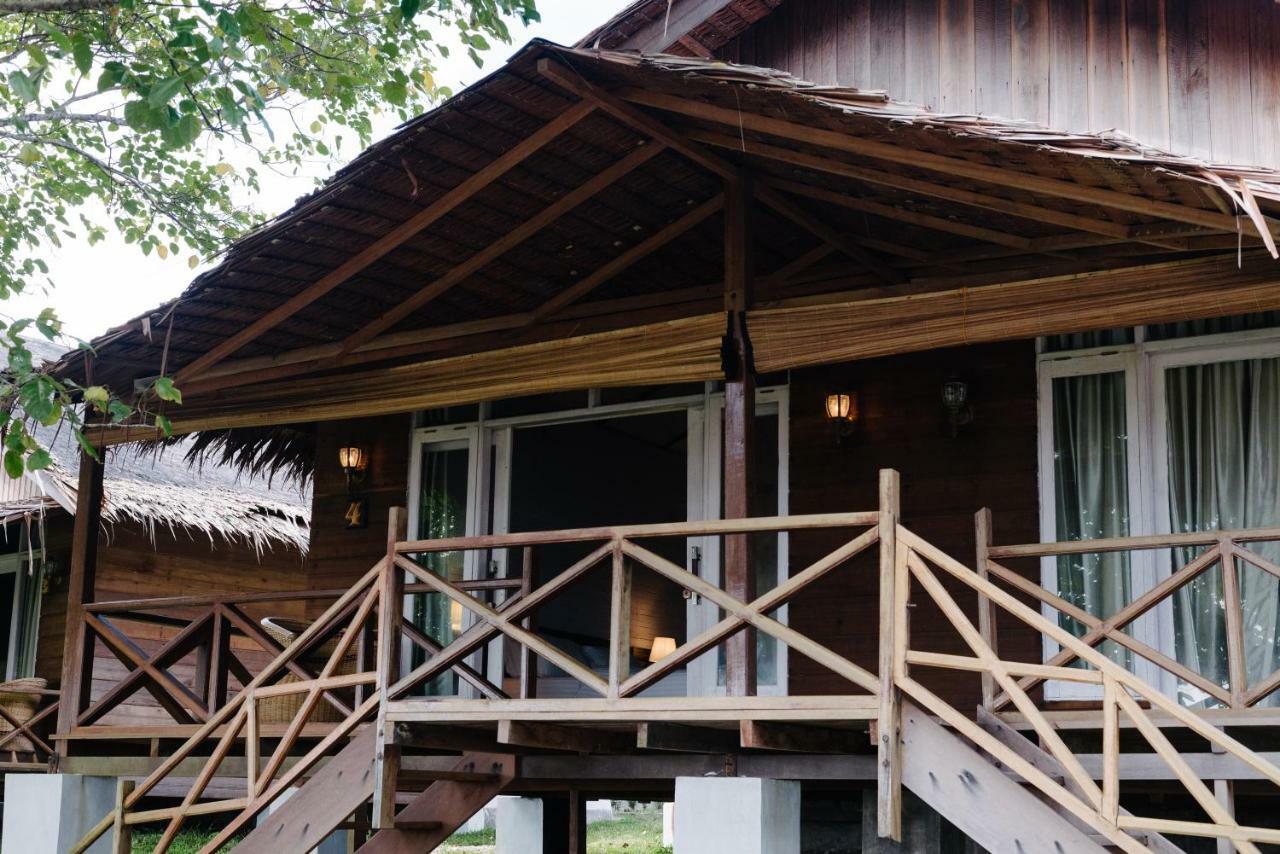 Baturundung Surf Resort Naibos Экстерьер фото